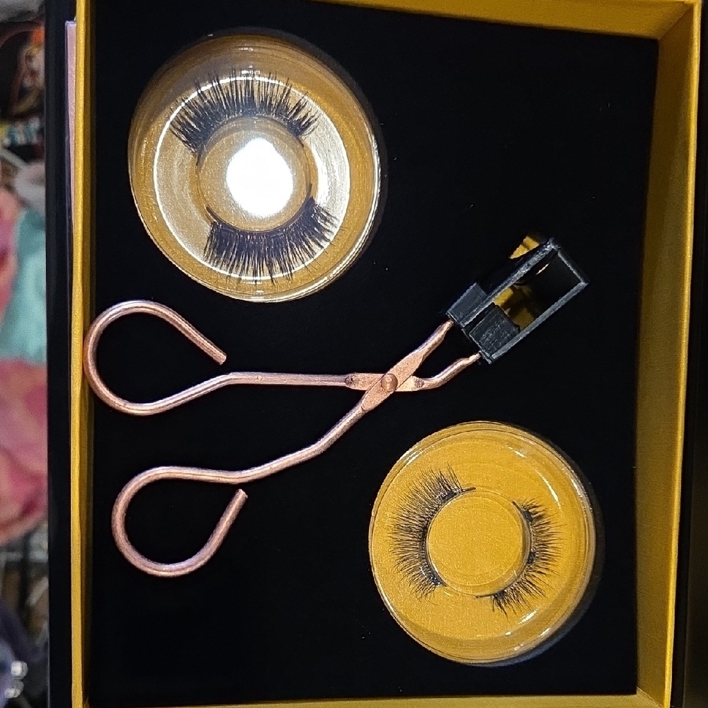 Eyelash Curler and False Lashes Set